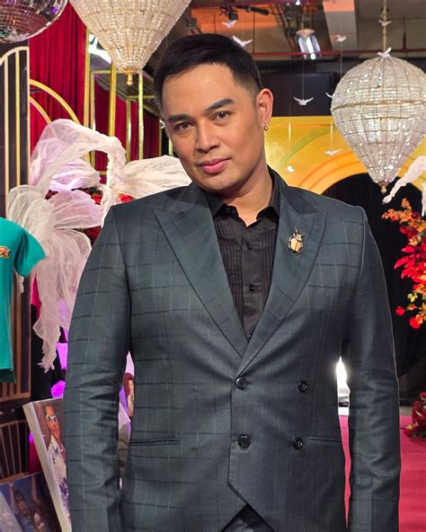 Jed Madela (@jedmadelaofficial) • Instagram photos and videos.